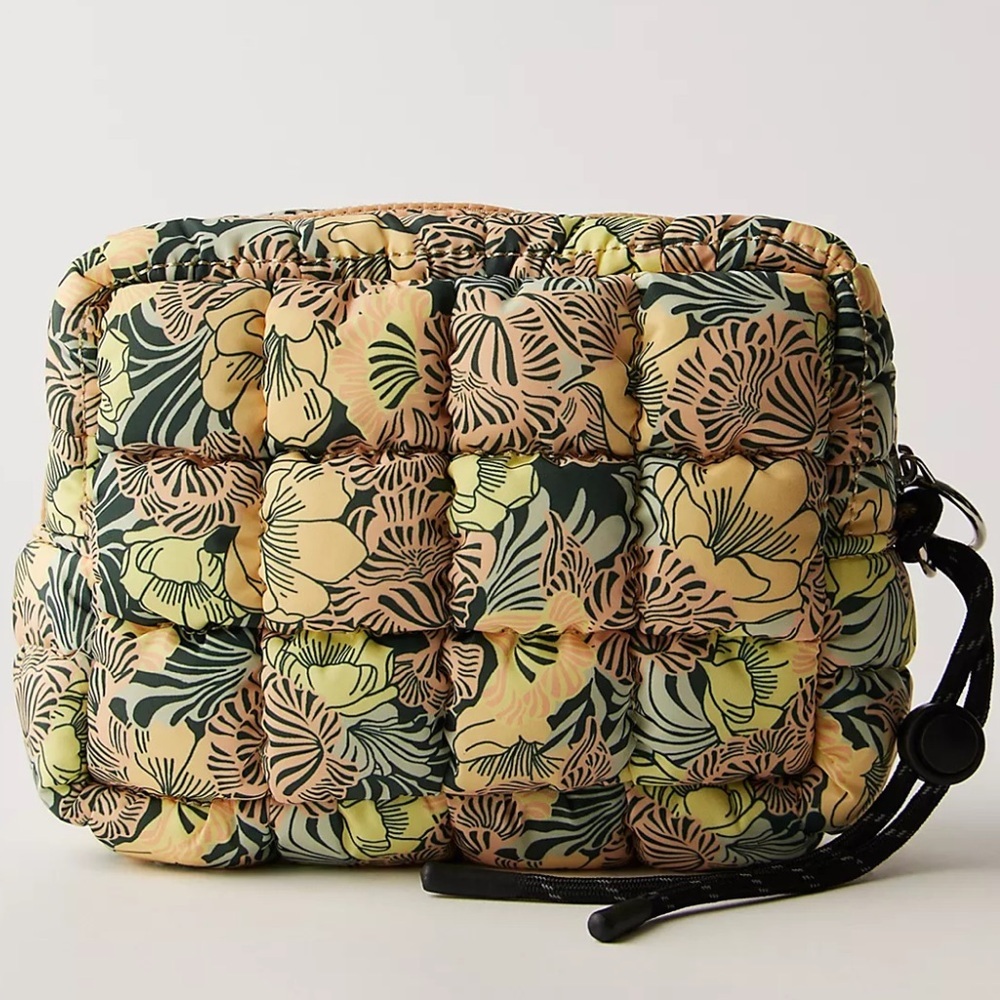 Free People Movement Printed Mini Case, NWT, Dense Floral Print, SOLD OUT PRINT - Picture 2 of 4